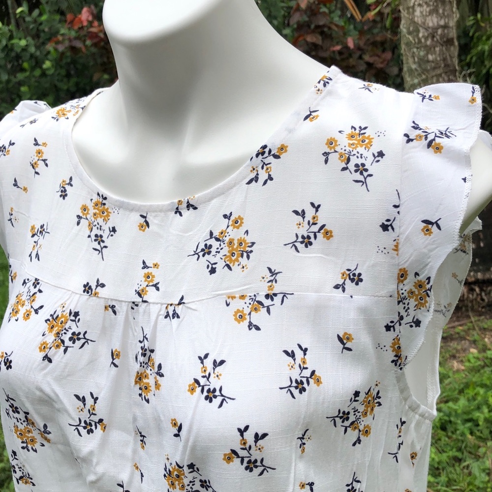 🌱 EMBER | Floral Flutter Sleeve Lightweight Top | L